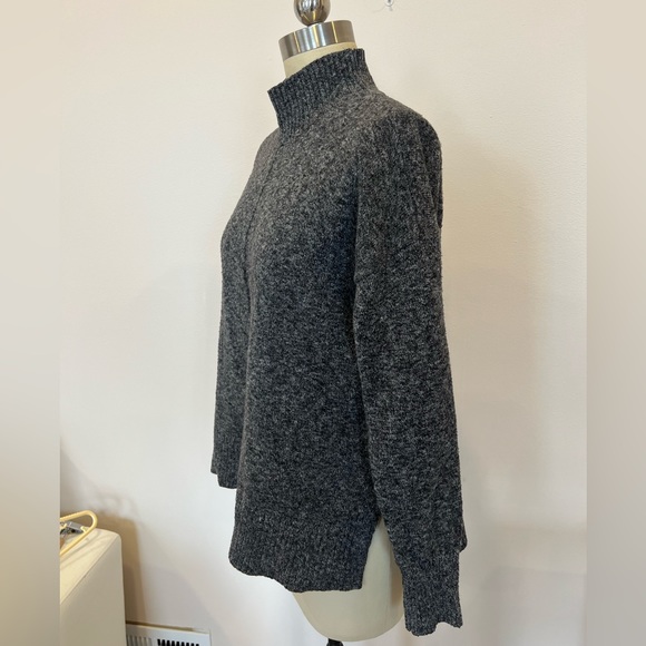 Elie Tahari Dark Gray Oversized Sweater Mock Turtleneck in Women’s Small - Picture 4 of 10